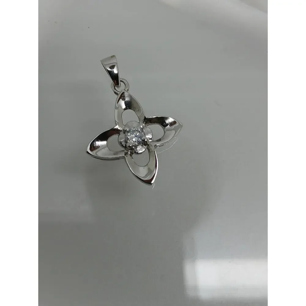 1990's Vintage Sterling Silver Simulated Diamond 4 Leaf Clover Pendant New Rare